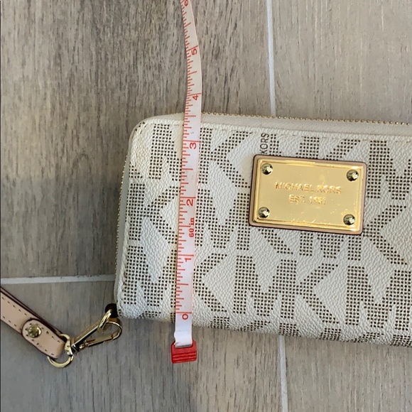 Michael Kors wristlet - Picture 5 of 5